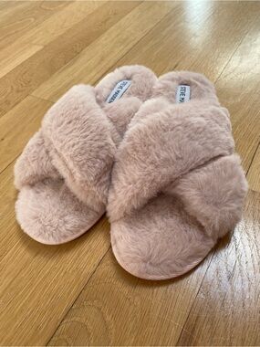 Steve Madden Pink Faux Fur Crisscross Slippers